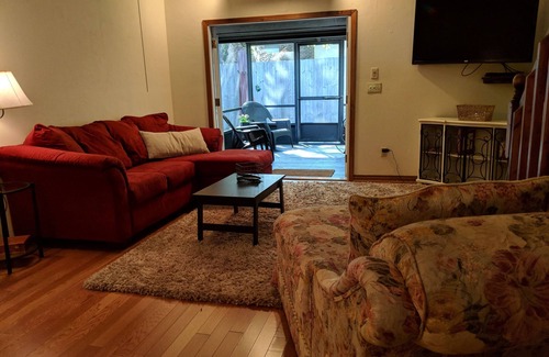 Southside Condo | 2/2 Beautiful & Centrally Located