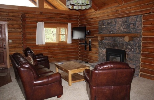 Moran House | 2/2 Cabin with Loft Nestled next to National Forest