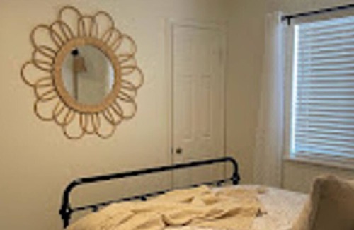 Saint Simons Heights Condo | 2.2 miles to Beach! Beautiful condo located next to Redfern Village.