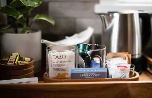 Departure Bay House | 2.5 Hrs to Ucluelet | Modern | Hot Tub | Top 1% | 5 Mins From Ferry