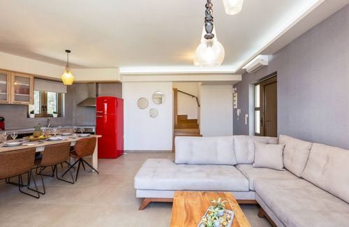 Kapsaliana Villa | 2,500sqm of Privacy w/Lush Gardens & Pool Retreat