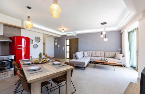 Kapsaliana Villa | 2,500sqm of Privacy w/Lush Gardens & Pool Retreat