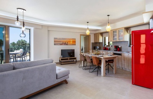 Kapsaliana Villa | 2,500sqm of Privacy w/Lush Gardens & Pool Retreat