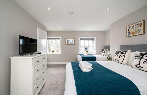 Georgian Quarter Apartment | 2 Apartments in 1 - Lennon & Attico Sleeps 11