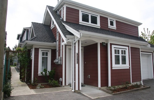Arbutus Ridge House | 2 bd, 1.5 bathroom cottage at Vancouver Traveller B&B
