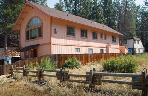 South Lake Tahoe House | 2-BD House at Center of Lake Tahoe