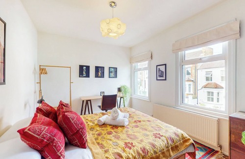 Plumstead Apartment | 2 BD terrace house with a garden in Plumstead