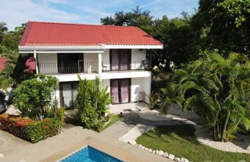 Coco Apartment | 2-BD Unit with Pool, 2 Blocks from Beach