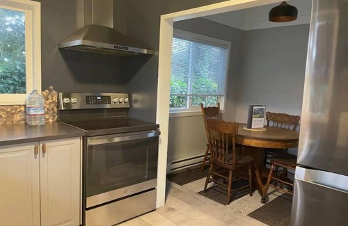 Point Roberts Cottage | 2 bdrm cottage in sunniest area of Point Roberts
