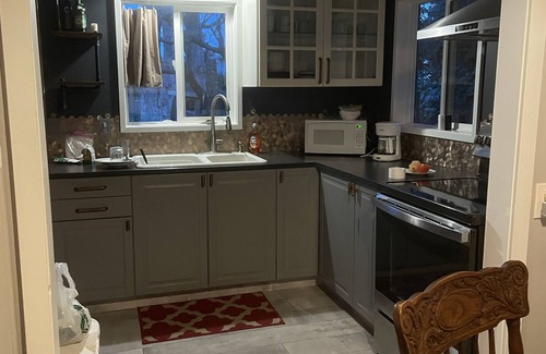 Point Roberts Cottage | 2 bdrm cottage in sunniest area of Point Roberts