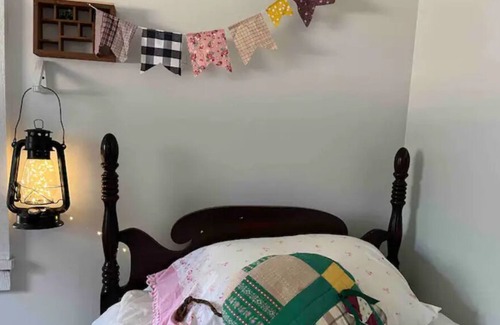 Ivan Cabin | 2 bdrm peaceful guest house stay
