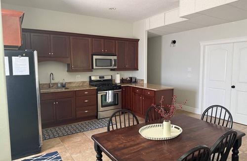 Bountiful Apartment | 2 Bdrm Private Basement Apartment Sleeps 6