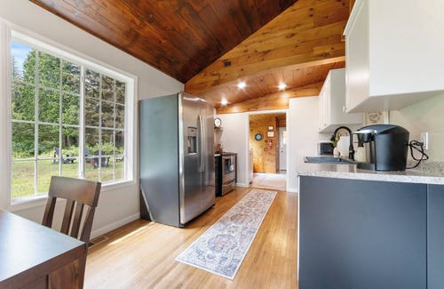 Lutsen Cabin | 2 Bdrm w/Loft Cabin by Cozy Blue Caribou