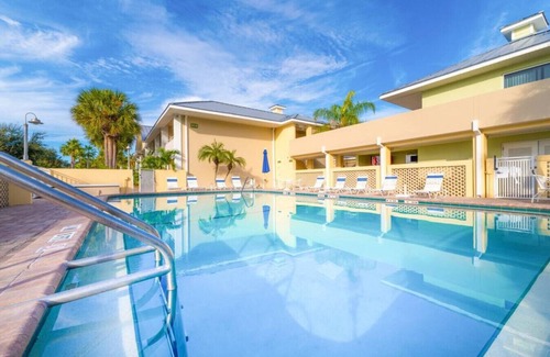 Ruskin Condo | 2 bdrm Waterfront Private Beach Resort! Sleeps 7! Walk to the beach and Restaurants.