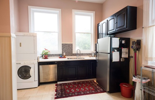 Mission District Apartment | 2 bed 1 bath Mission Flat w/parking & yard