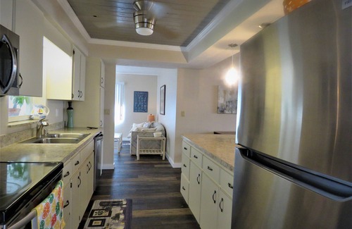 Golden Beach Villa | 2 bed/2 Ba Venice Island Villa - Walk to Beach & Historic Downtown Venice!