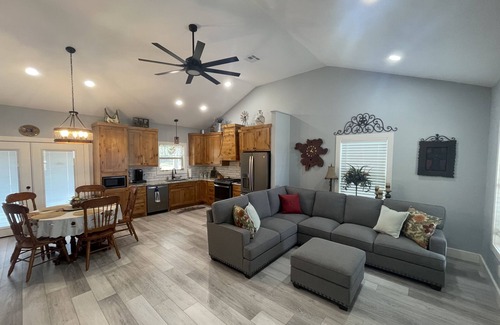 Caldwell Cabin | 2 bed, 2 bath cabin located in the country just west of College Station.