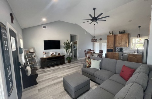Caldwell Cabin | 2 bed, 2 bath cabin located in the country just west of College Station.