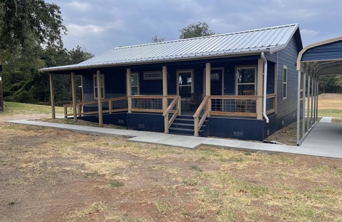 Caldwell Cabin | 2 bed, 2 bath cabin located in the country just west of College Station.