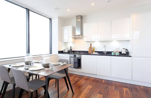 Harrow Apartment | 2 bed, 2 bath next to station and Northwick Park Hospital