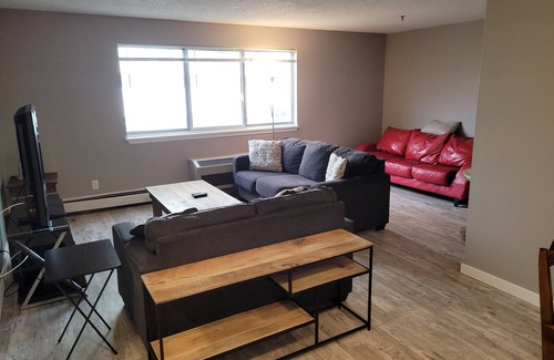 Cedar Rapids - Iowa City Apartment | 2 Bed 2 Bath Spacious Apartment Downtown Cedar Rapids