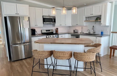 Cardiff-by-the-Sea Apartment | 2 bed 2 bath walk to the beach open July20-Aug19