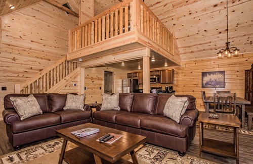 White Oak Lodge Cabin | 2 bed and 2 bath log Cabin located in the highly sought after White Oak Resort