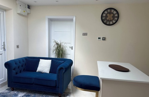 Runnymede House | 2 Bed Annexe in Surrey/Egham/Heathrow/Windsor