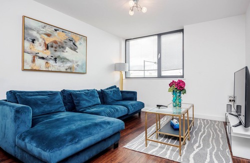 Basildon Apartment | 2-Bed Apartment Near Basildon Train Station