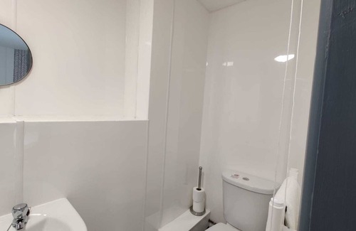 St. Thomas Apartment | 2 Bed Apt, 2 En-Suites, Fully Equipped Kitchen