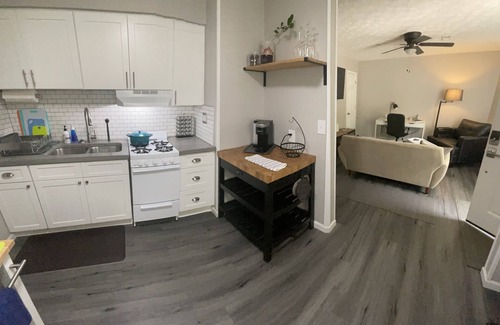 Newnan Apartment | 2 bed apt near historic downtown Newnan.