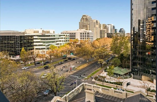 Melbourne Apartment | 2-bed Apt w/ Pool, Gym & Parking! Near Albert Park