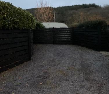Denbigh House | 2-Bed Cabin Sleeps 4 -Small Pets Ok -Free Parking