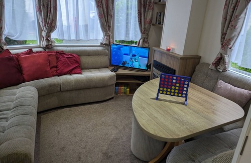 Isle of Portland Ski Chalet | 2 bed caravan in Portland Dorset sleeps 4