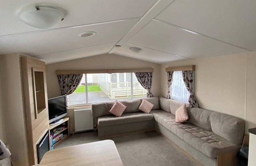 Rhyl Cabin | 2 bed caravan in rhyl , dog friendly, with wifi