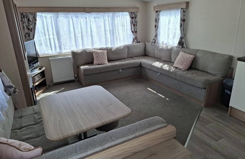 Rhyl Cabin | 2 bed caravan in rhyl , dog friendly, with wifi