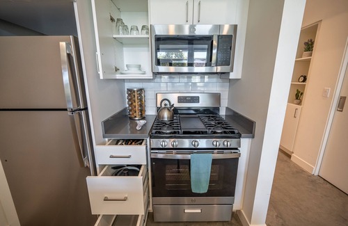 Santa Ana Apartment | 2 Bed DTSA Loft with Gym - AC - 65"4K TV - 6 miles to Disney