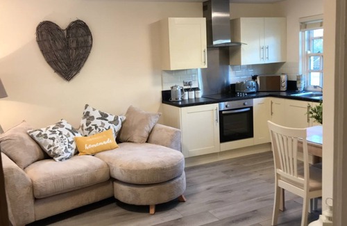 Bawtry Apartment | 2-Bed Duplex Sleeps 3 with Fireplace