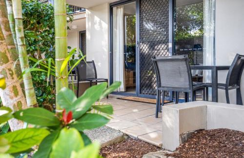 Mermaid Beach Apartment | 2-Bed Family Haven with Pools BBQ & Playgrounds