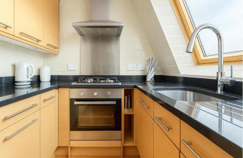 Acton Apartment | 2 Bed Flat near Acton Park