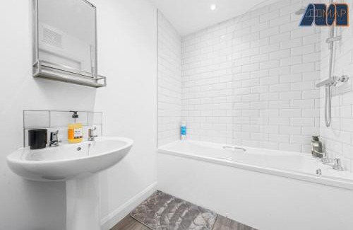 Methil Apartment | 2 Bed Flat Sleeps 4 With Parking in Fife