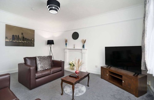 Wishaw Apartment | 2-Bed Flat, Wishaw, Free Parking, Family-Friendly