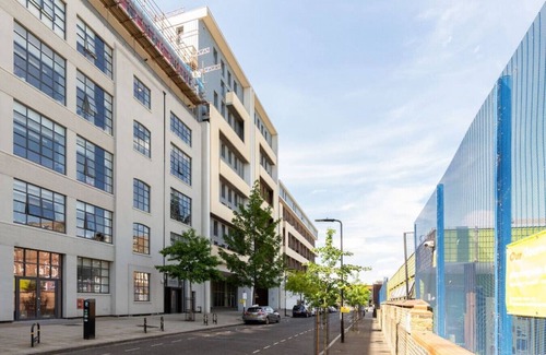 Homerton Apartment | 2 Bed Flat with Balcony in Hackney
