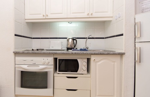 Costa Adeje Hotel | 2 Bed Hotel Apt. Sleeps 3/4, Five minutes walk to Beach, Shops & Restaurants