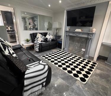 Vauxhall House | 2 bed house sleeps 4-5
