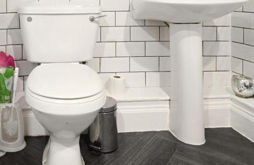 Rothesay Apartment | 2 Bed House - Sleeps 4 - Pets - Parking - Wifi