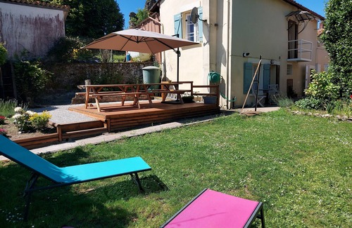 Confolens House | 2 Bed House with Mountain View, Garden and Bbq