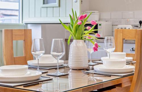 Pontypool House | 2 Bed in Croes-y-pant 58962