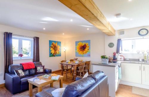 Pickering House | 2 Bed in Thornton le Dale 27112