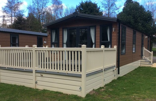 Allerthorpe Cabin | 2 Bed Luxury Lodge With Hot Tub Allerthorpe York